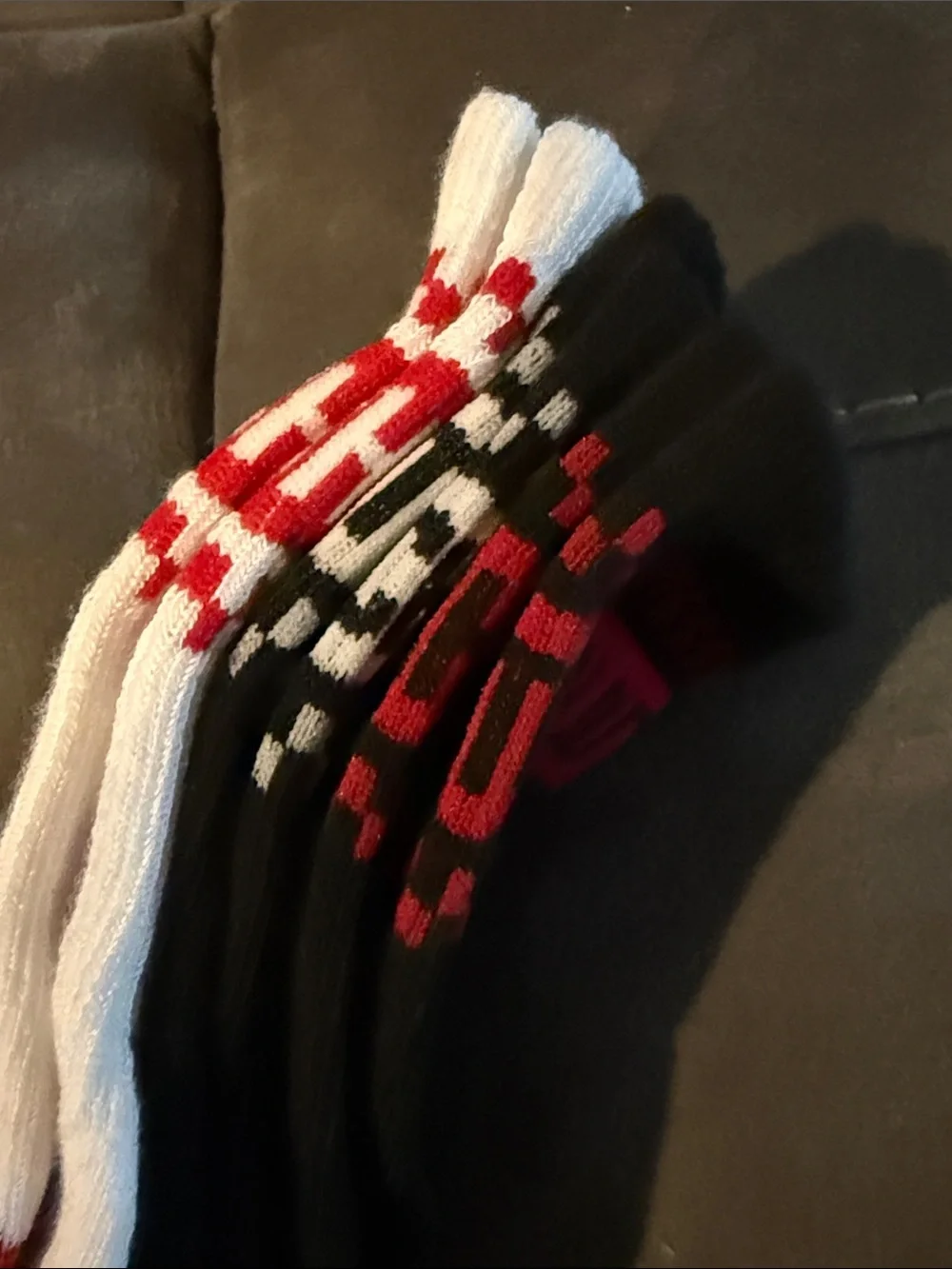 Von Dutch White and Red Quarter Athletic Socks